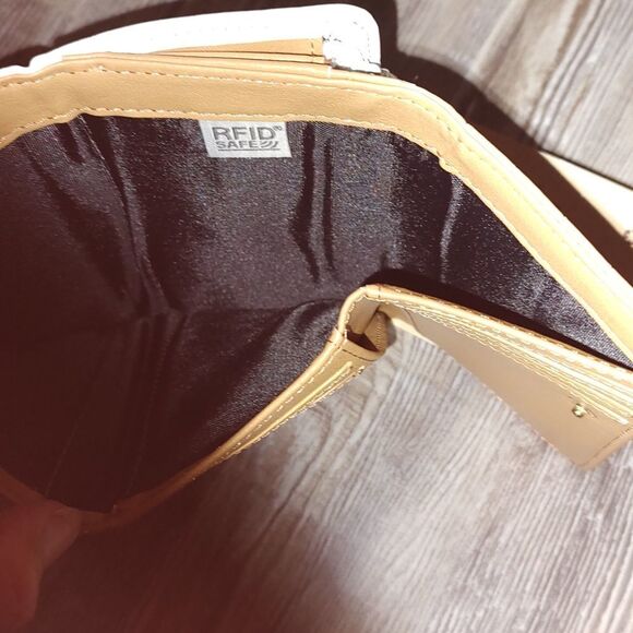 TravelSmith Ladies  RFID blocking wallet  NWT - Picture 5 of 8